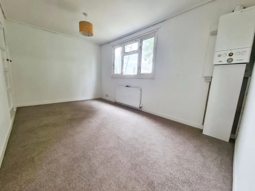 Eastmount Avenue, Hull, East Yorkshire, HU8 9EN - Online Auctions