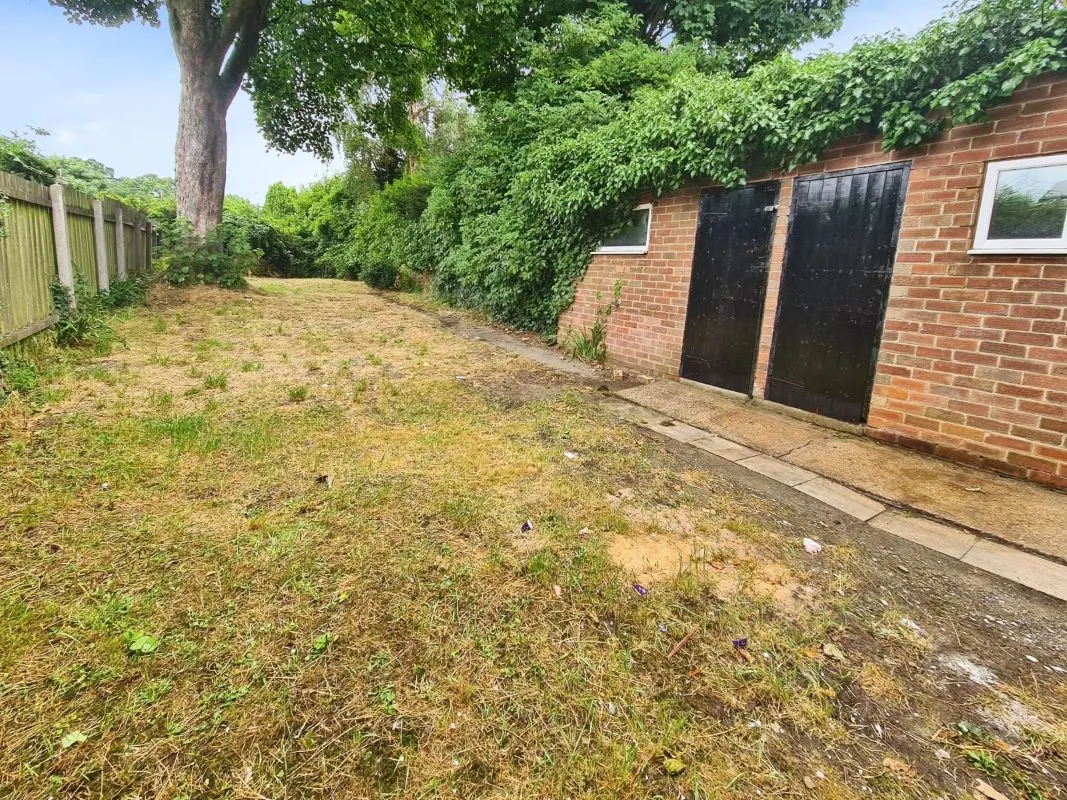 Eastmount Avenue, Hull, East Yorkshire, HU8 9EN - Online Auctions