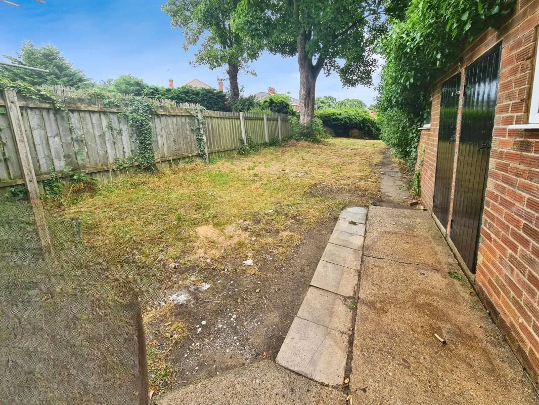 Eastmount Avenue, Hull, East Yorkshire, HU8 9EN - Online Auctions