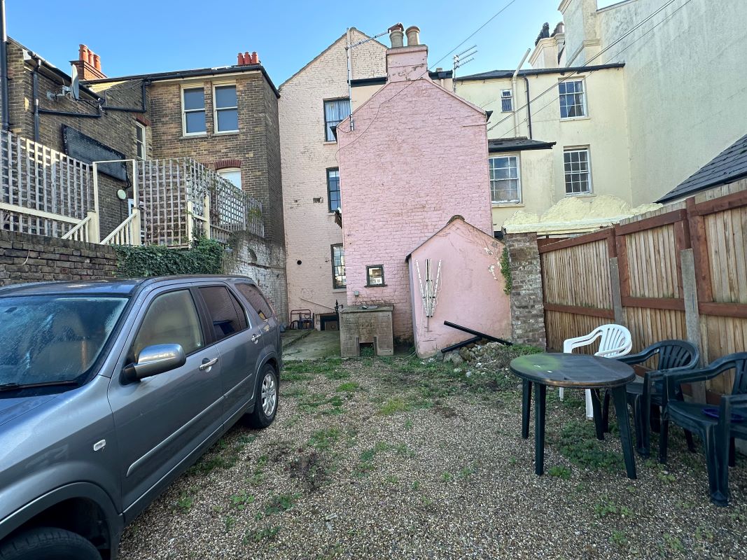 Walmer, Deal, Kent, CT14 7DX - Online Auctions