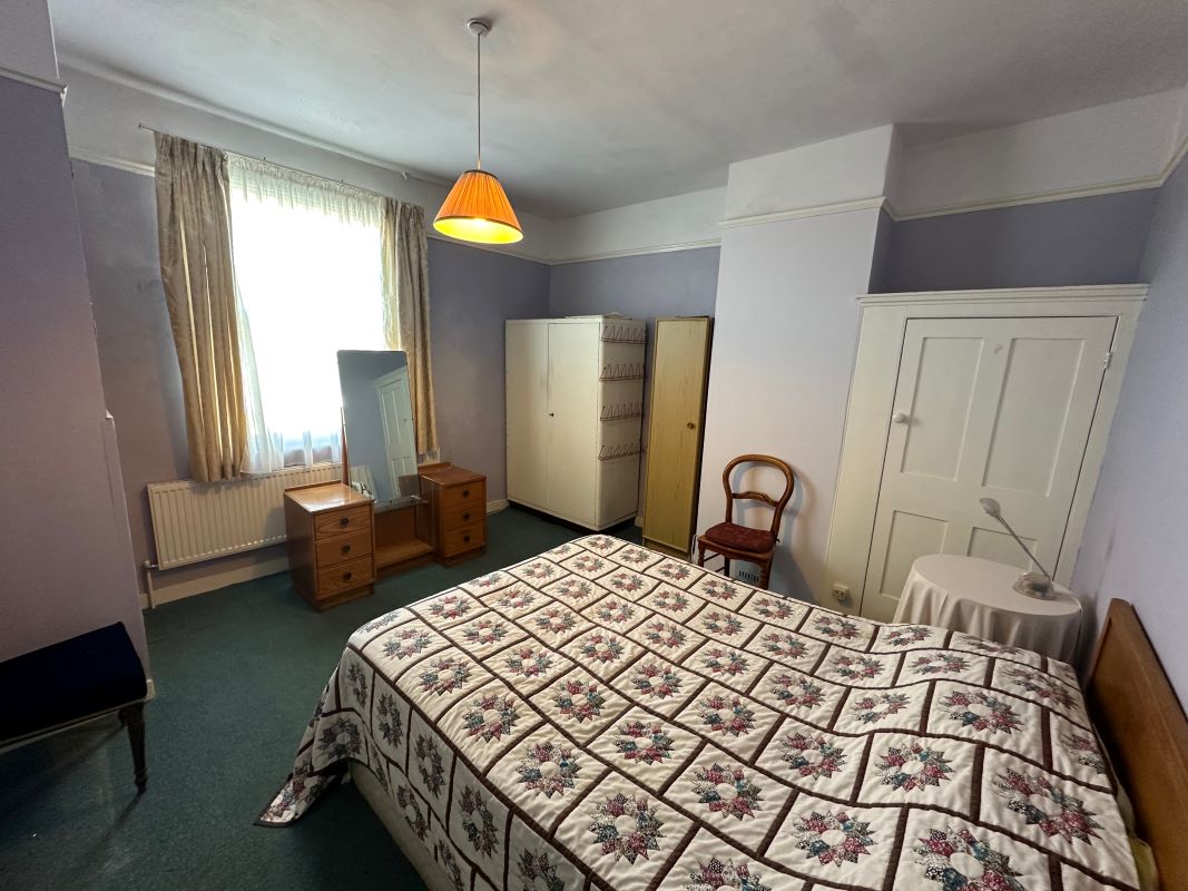 Walmer, Deal, Kent, CT14 7DX - Online Auctions