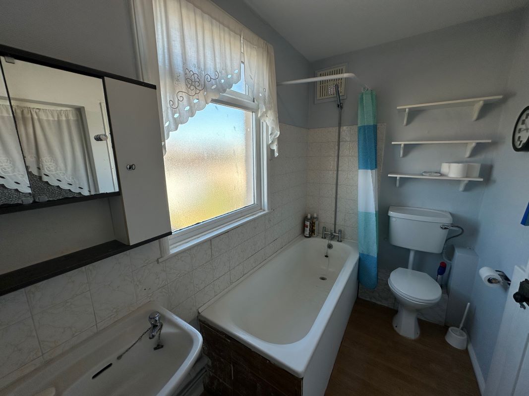 Walmer, Deal, Kent, CT14 7DX - Online Auctions