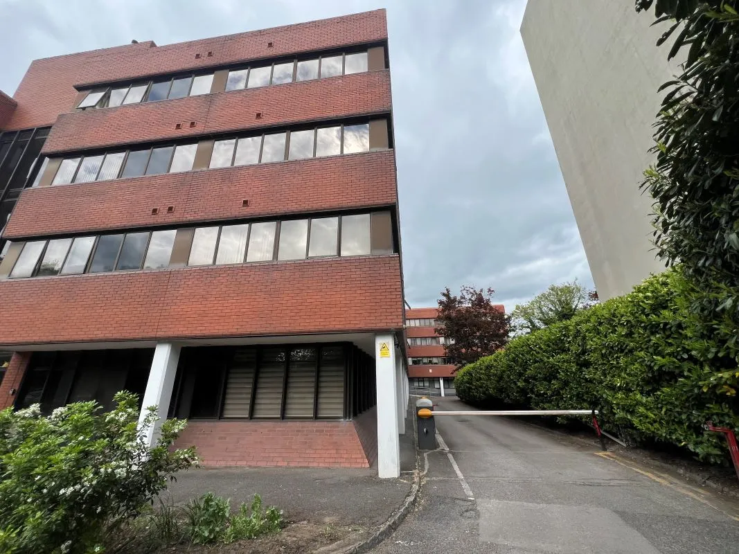 Kingfisher House, Aylesbury, Buckinghamshire, HP21 7FS - Online Auctions