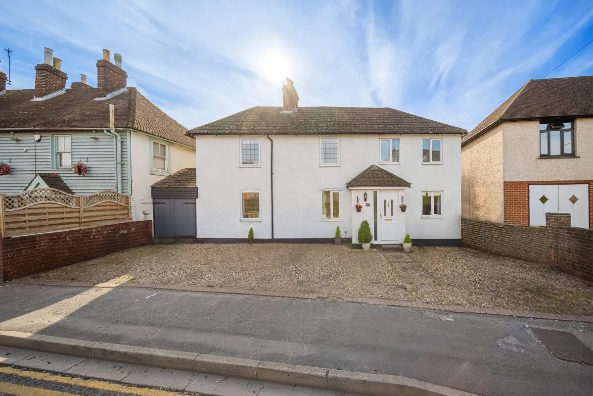 Larkfield, Aylesford, Kent, ME20 6SA - Online Auctions