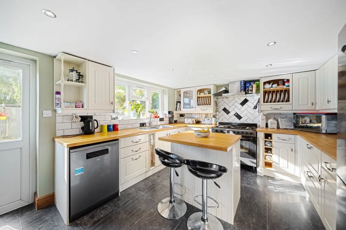 Larkfield, Aylesford, Kent, ME20 6SA - Online Auctions