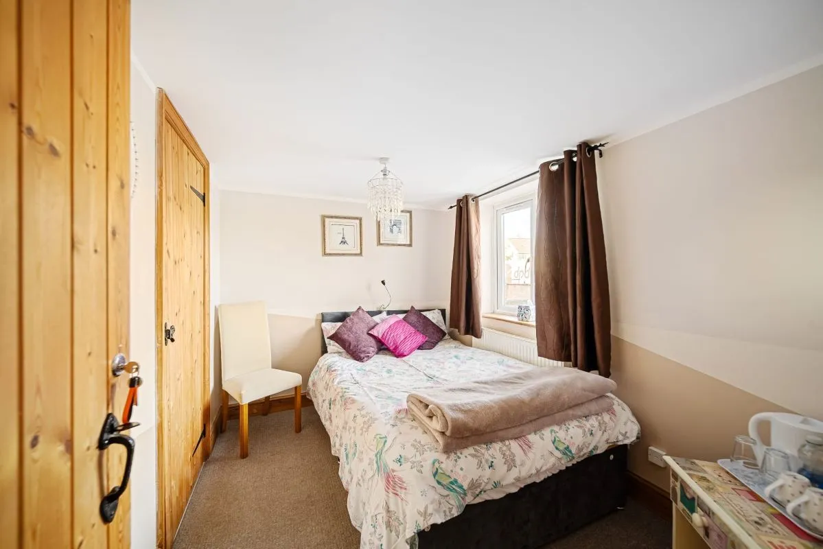 Larkfield, Aylesford, Kent, ME20 6SA - Online Auctions