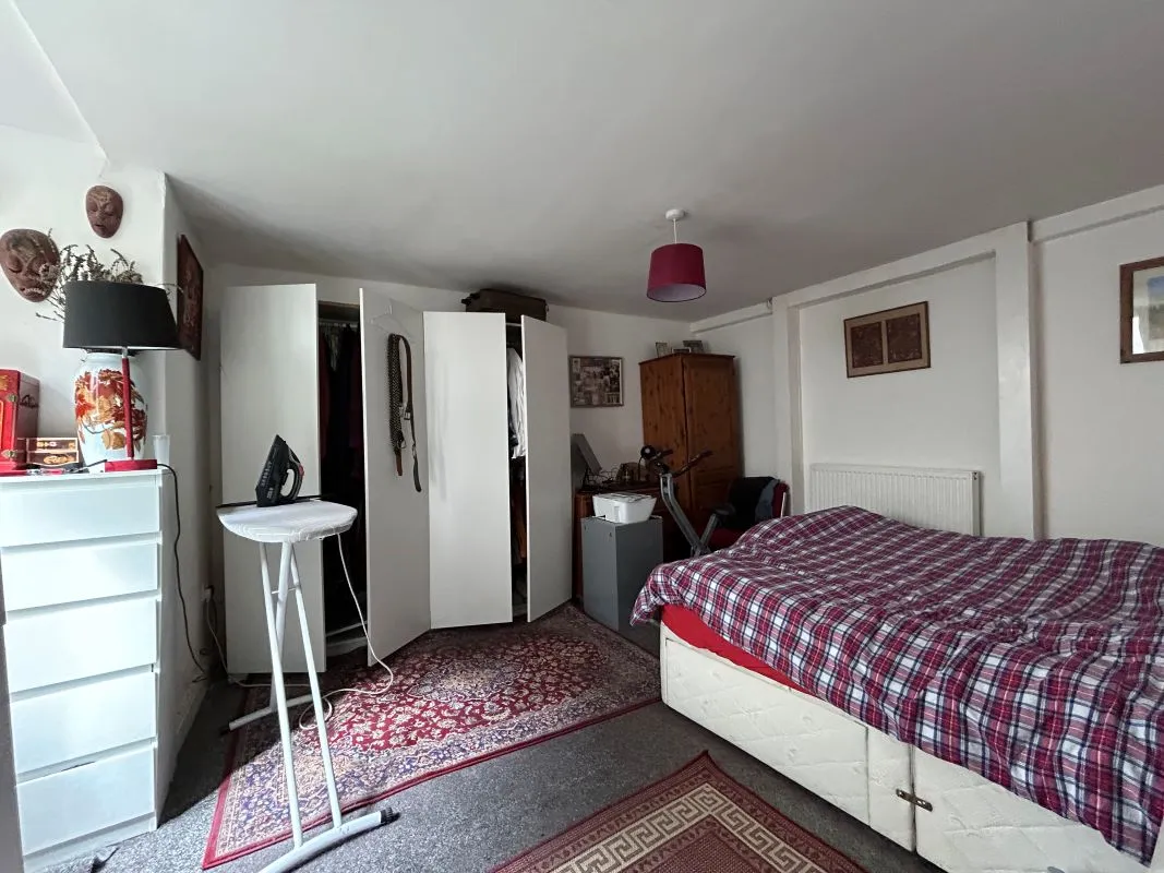Folkestone, Kent, CT20 1HJ - Online Auctions