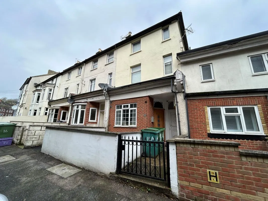 Folkestone, Kent, CT20 1HJ - Online Auctions