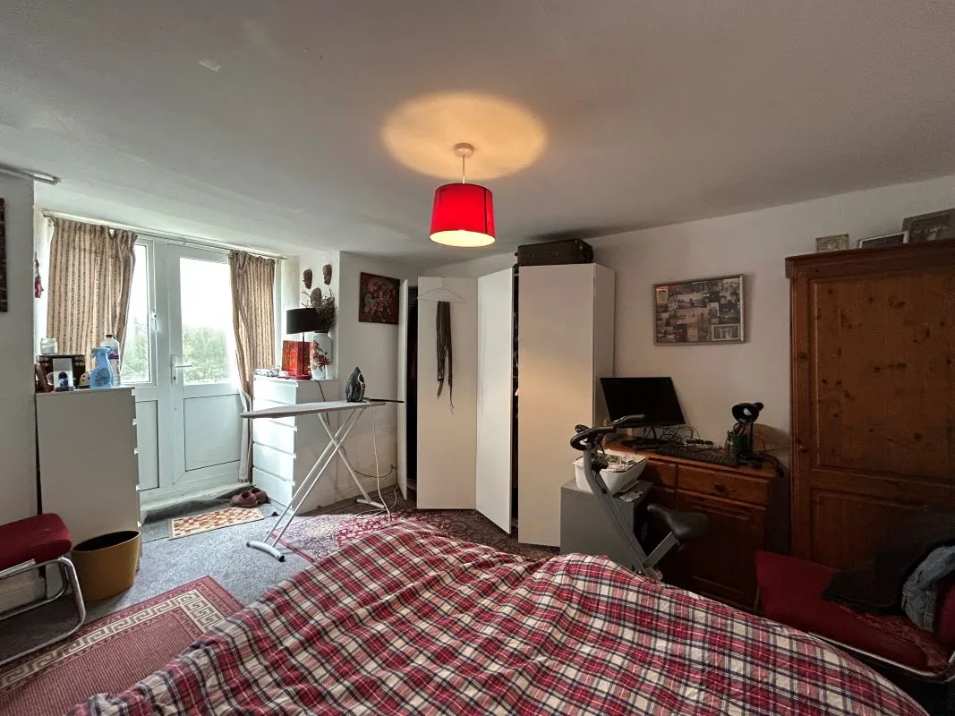 Folkestone, Kent, CT20 1HJ - Online Auctions