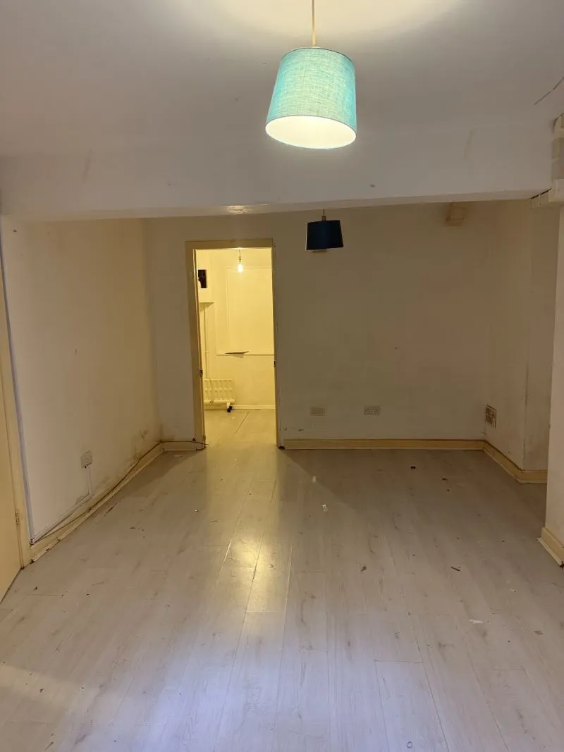 60 West Crescent Road, Gravesend, Kent, DA12 2AB - Online Auctions
