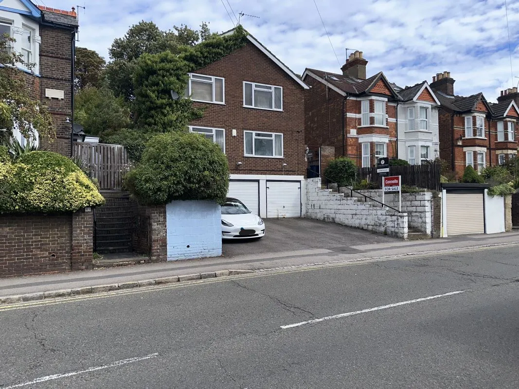 High Wycombe, Buckinghamshire, HP13 6EY - Online Auctions
