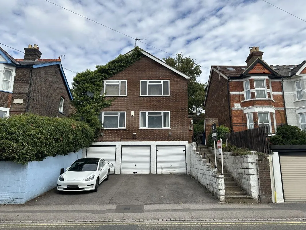 High Wycombe, Buckinghamshire, HP13 6EY - Online Auctions