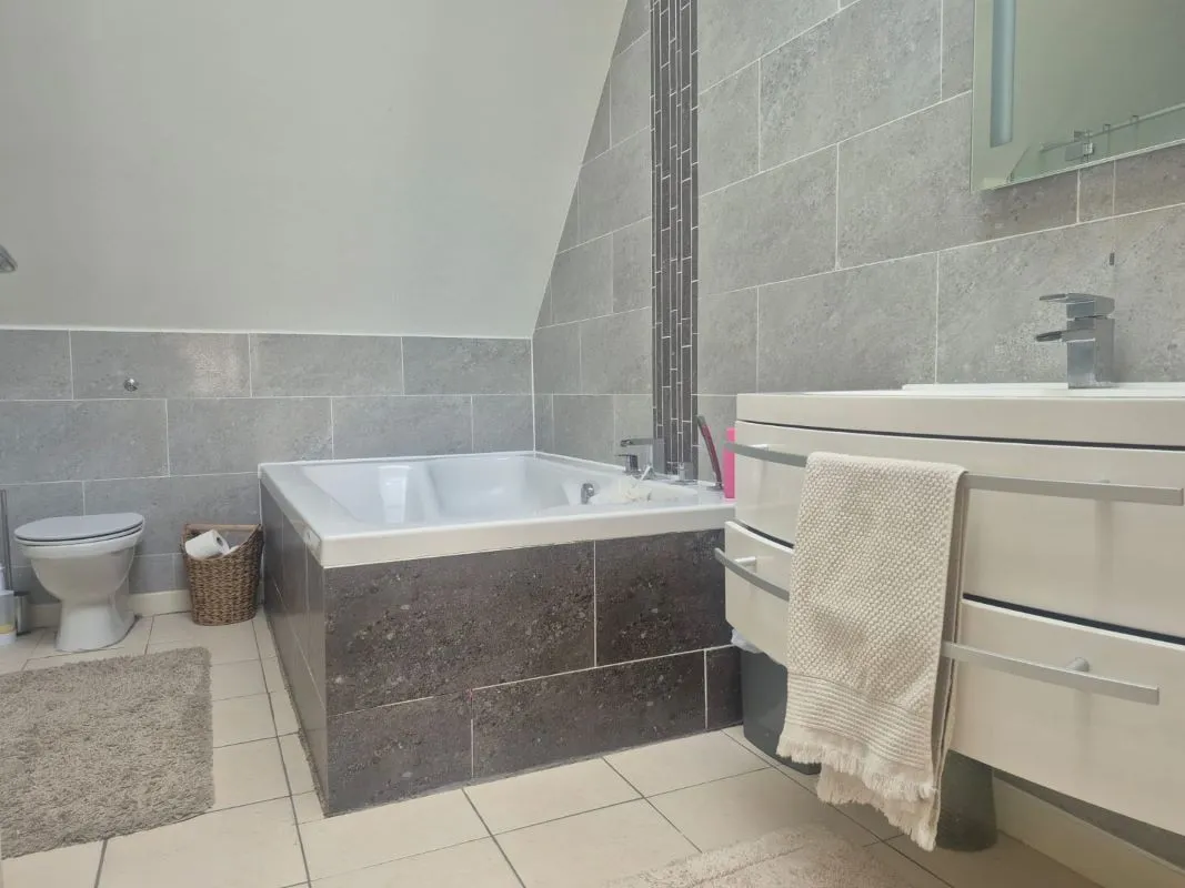 The Street, Canterbury, Kent, CT3 1LN - Online Auctions