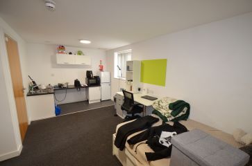Property for Auction in Leicestershire - 301 Tudor Studios, 164 Tudor Road, Leicester, Leicestershire LE3 5HU