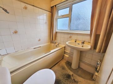 Property for Auction in Leicestershire - 76 Grange Road, Wigston, Leicestershire LE18 1JJ