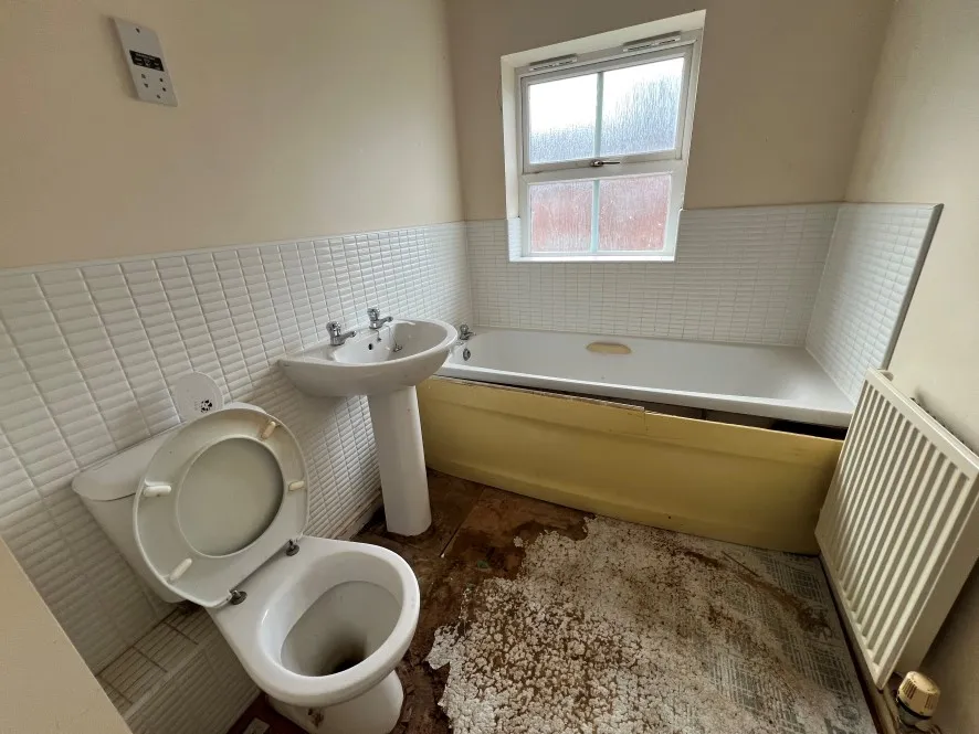 Property for Auction in Leicestershire - 52 Staples Drive, Coalville, Leicestershire LE67 4GN