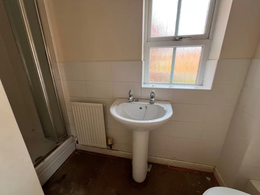 Property for Auction in Leicestershire - 52 Staples Drive, Coalville, Leicestershire LE67 4GN