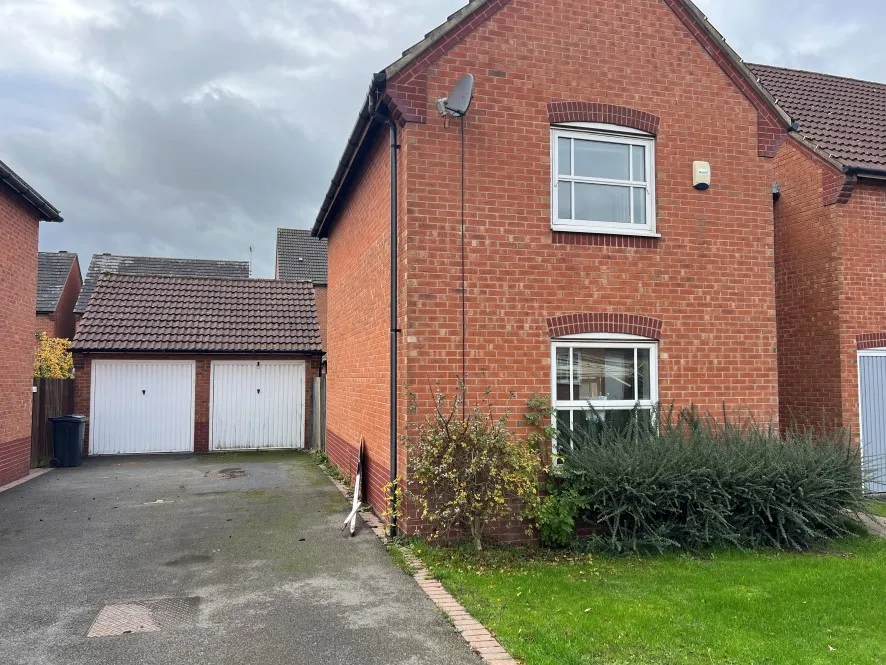 Property for Auction in Leicestershire - 52 Staples Drive, Coalville, Leicestershire LE67 4GN