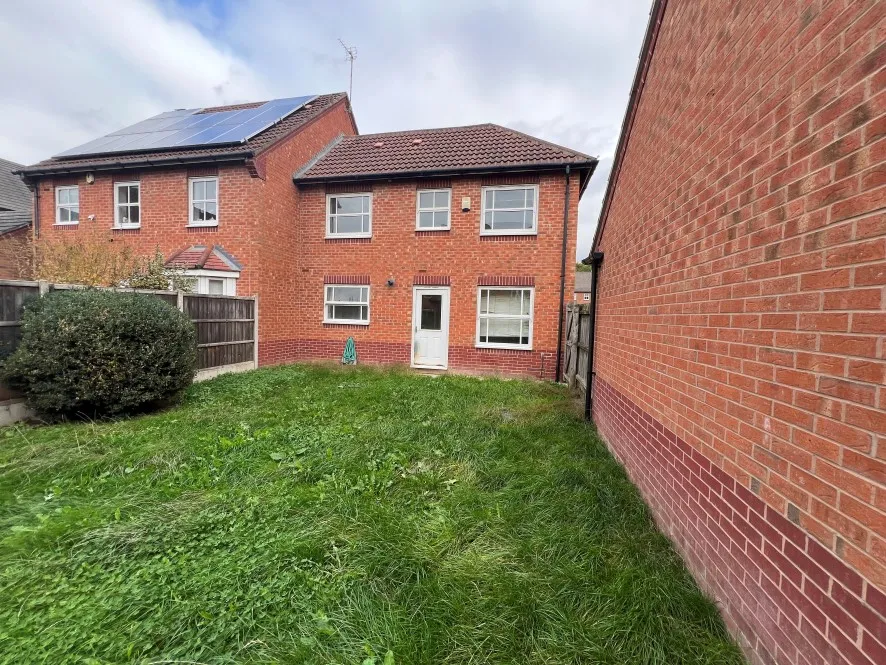 Property for Auction in Leicestershire - 52 Staples Drive, Coalville, Leicestershire LE67 4GN