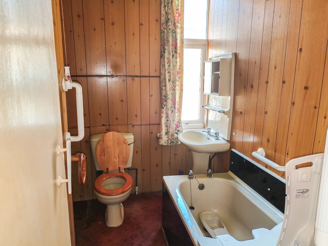 Saxon Street, Burnley, Lancashire, BB10 1AE - Online Auctions
