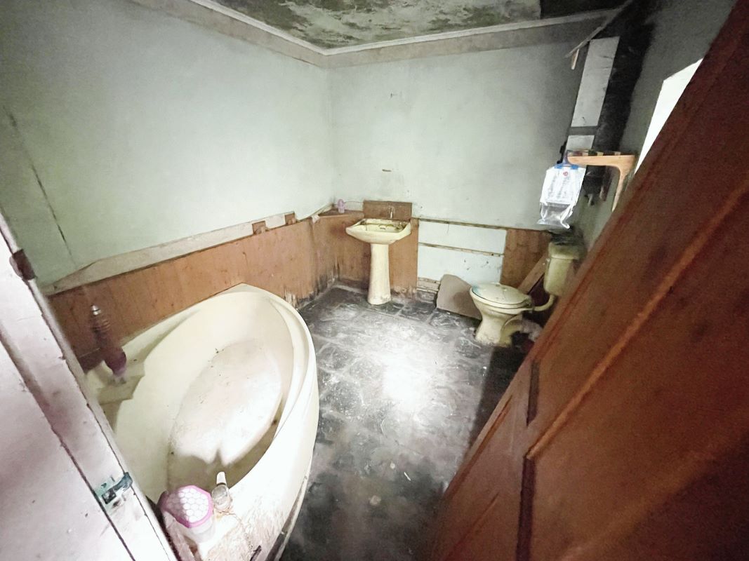 Grimsby, South Humberside, DN32 9HY - Online Auctions