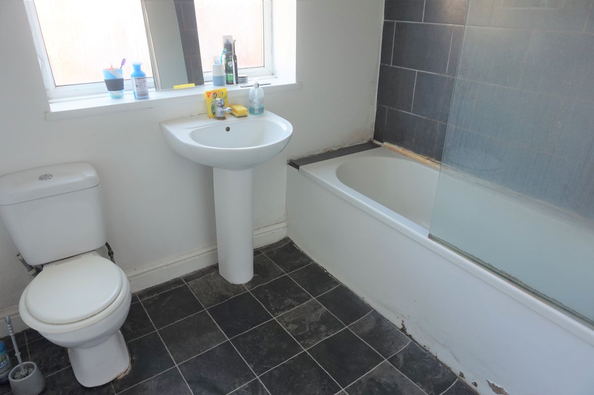 Grimsby, South Humberside, DN32 7NX - Online Auctions