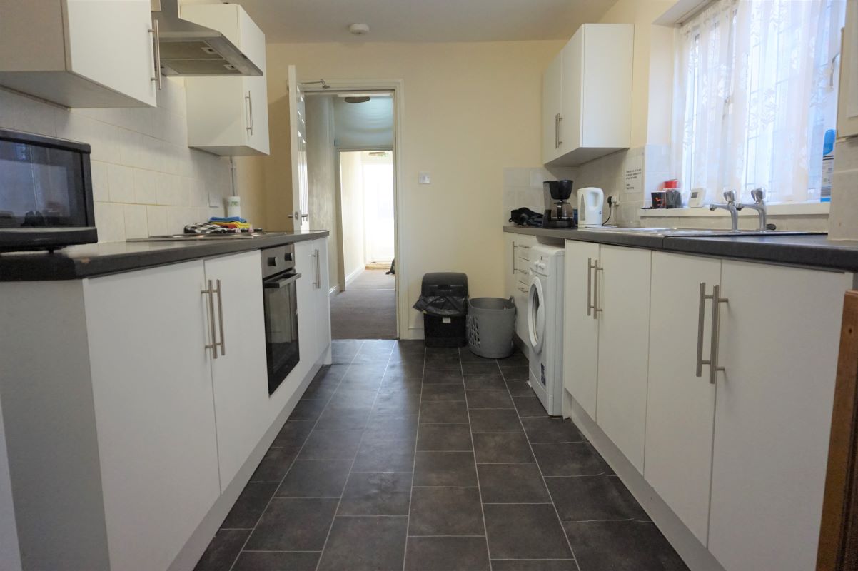 Grimsby, South Humberside, DN32 7NX - Online Auctions
