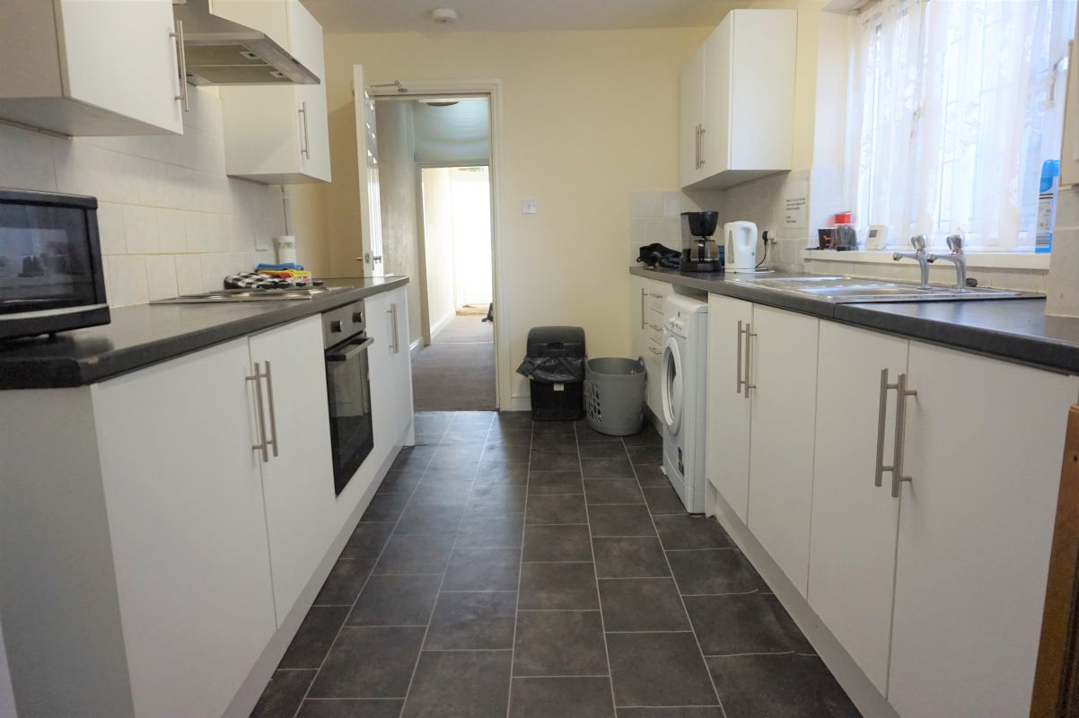 Grimsby, South Humberside, DN32 7NX - Online Auctions