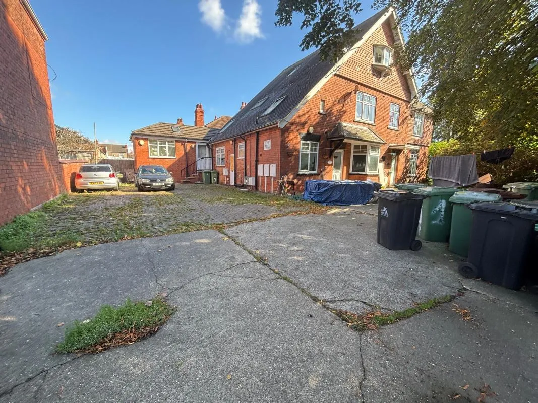 129 Eleanor Street, Grimsby, South Humberside, DN32 8AL - Online Auctions