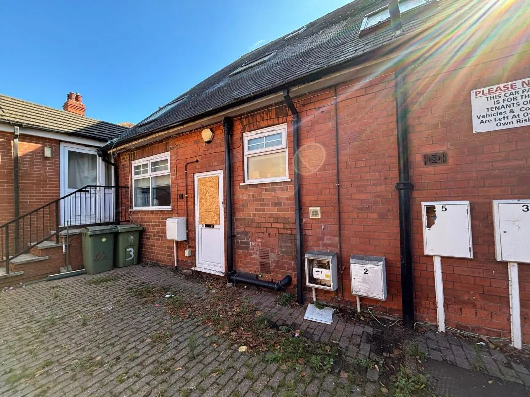 129 Eleanor Street, Grimsby, South Humberside, DN32 8AL - Online Auctions