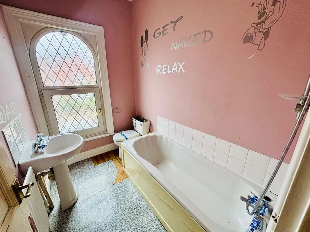 Grimsby, South Humberside, DN32 0NF - Online Auctions