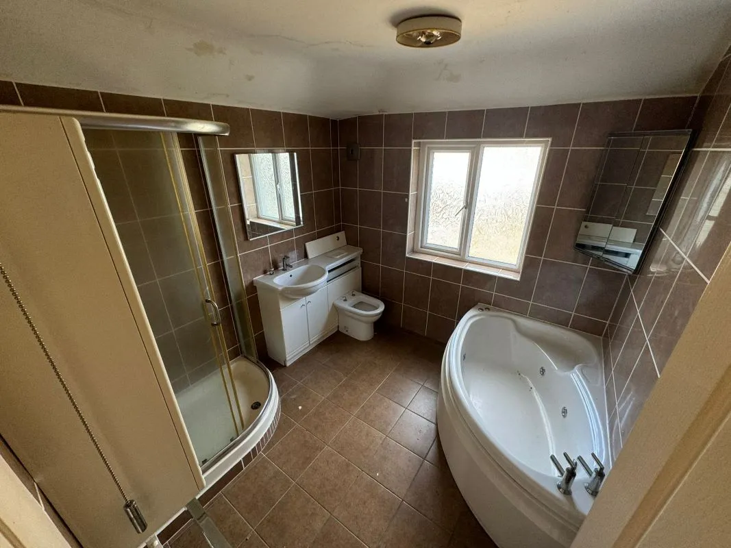 Doncaster, South Yorkshire, DN2 6LQ - Online Auctions
