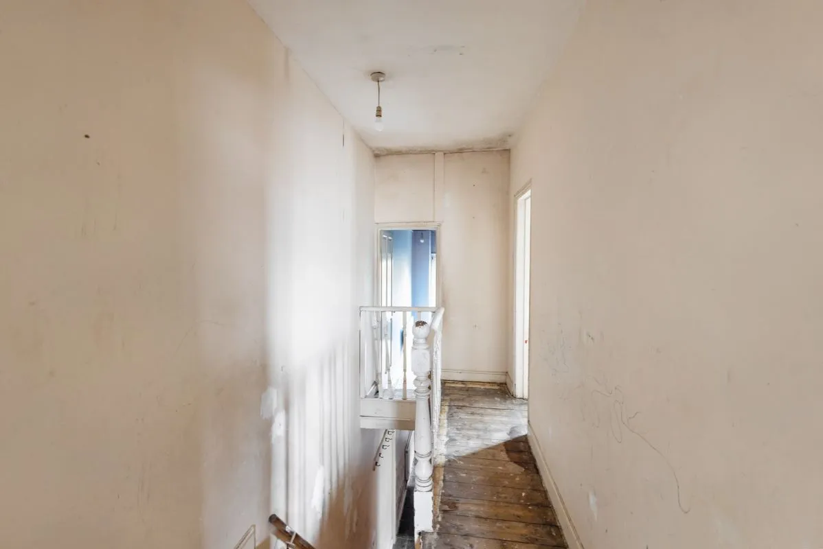 Grimsby, South Humberside, DN32 9NR - Online Auctions