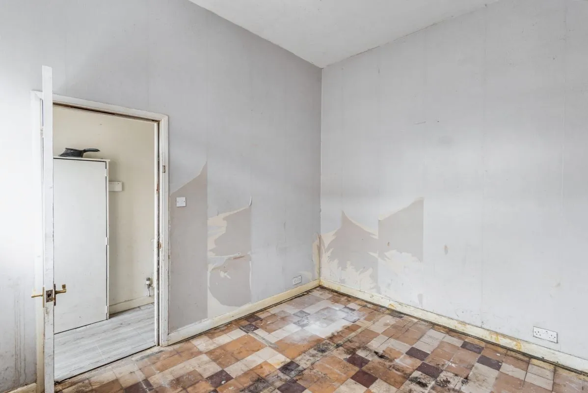 Grimsby, South Humberside, DN32 9NR - Online Auctions