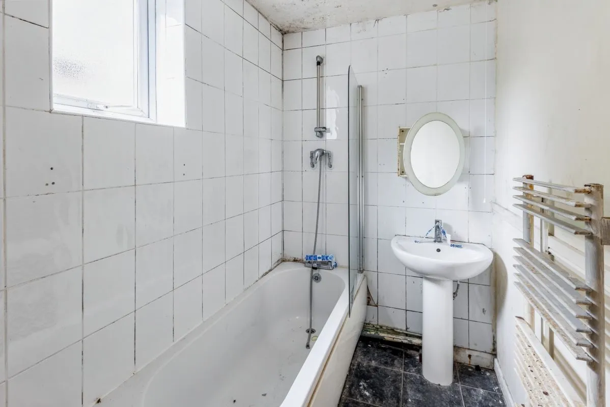 Grimsby, South Humberside, DN32 9NR - Online Auctions