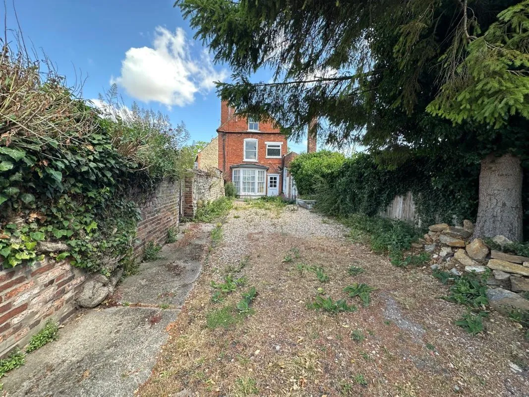 Lincoln, Lincolnshire, LN2 4AW - Online Auctions