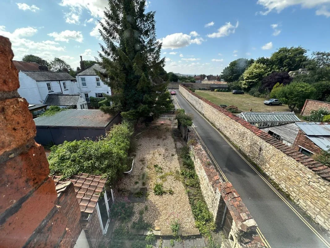 Lincoln, Lincolnshire, LN2 4AW - Online Auctions