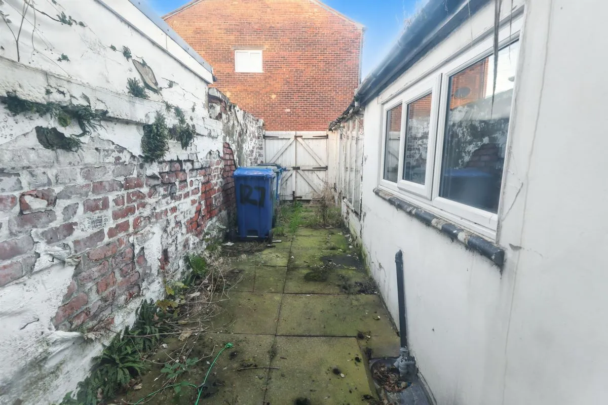 Bury, Lancashire, BL9 7SE - Online Auctions