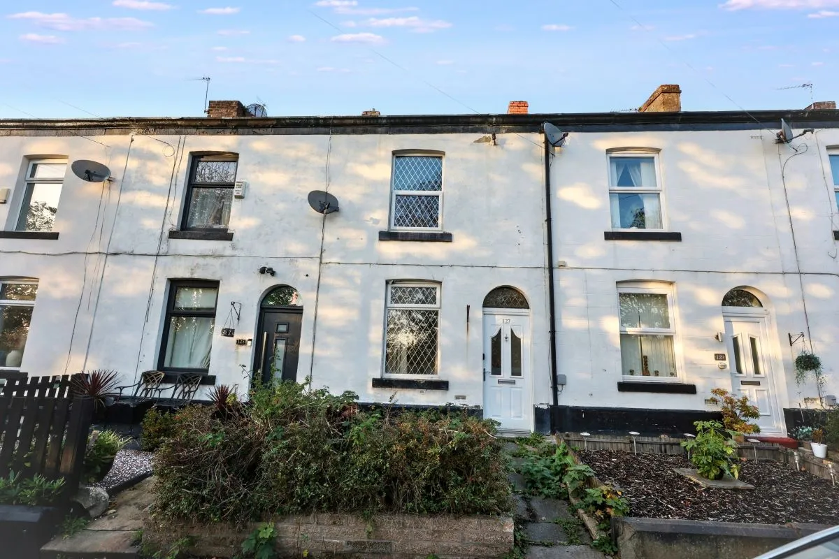 Bury, Lancashire, BL9 7SE - Online Auctions