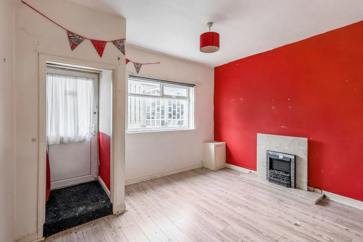 Grimsby, South Humberside, DN31 2NG - Online Auctions