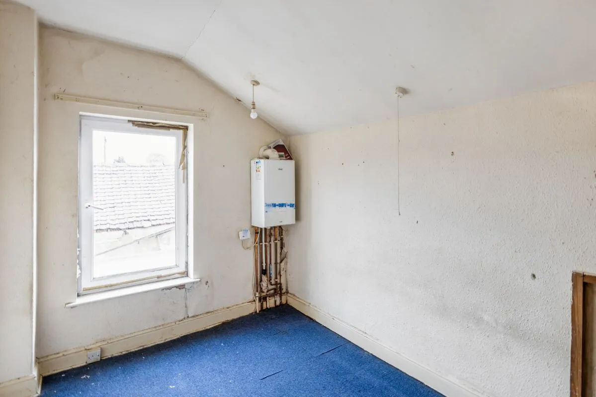 Grimsby, South Humberside, DN31 2NG - Online Auctions