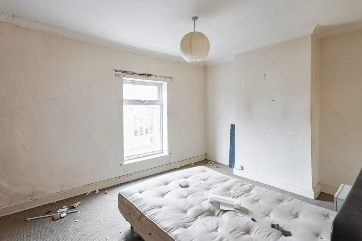 Grimsby, South Humberside, DN31 2NG - Online Auctions