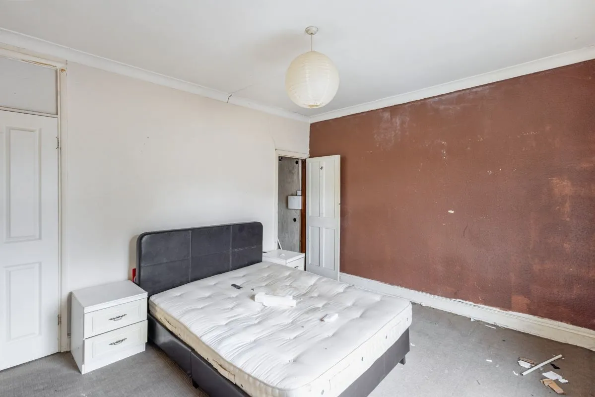 Grimsby, South Humberside, DN31 2NG - Online Auctions