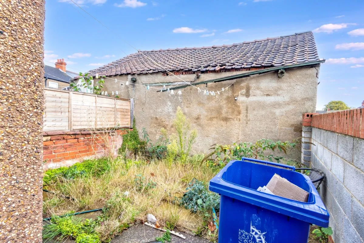 Grimsby, South Humberside, DN31 2NG - Online Auctions