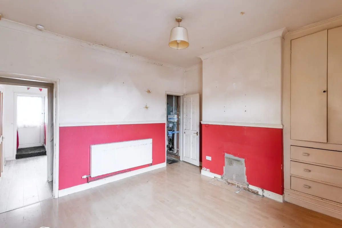 Grimsby, South Humberside, DN31 2NG - Online Auctions