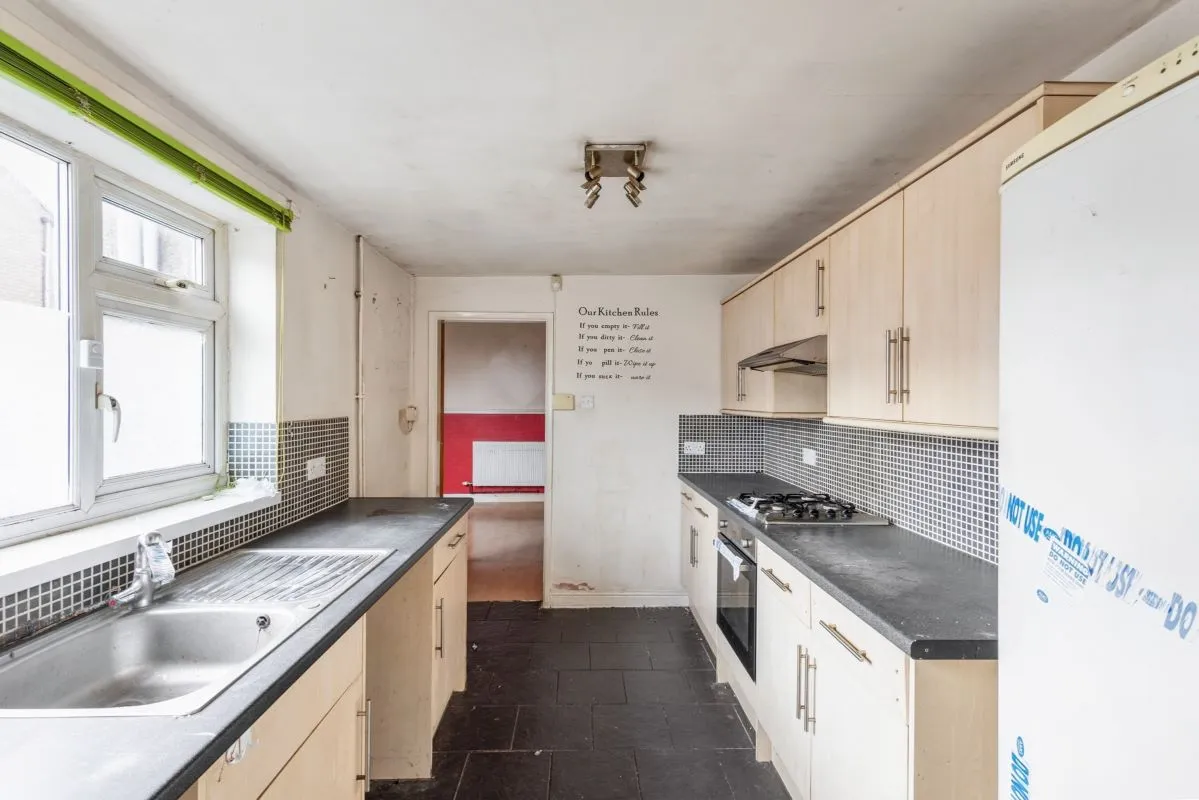 Grimsby, South Humberside, DN31 2NG - Online Auctions