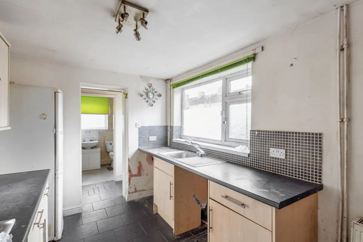 Grimsby, South Humberside, DN31 2NG - Online Auctions