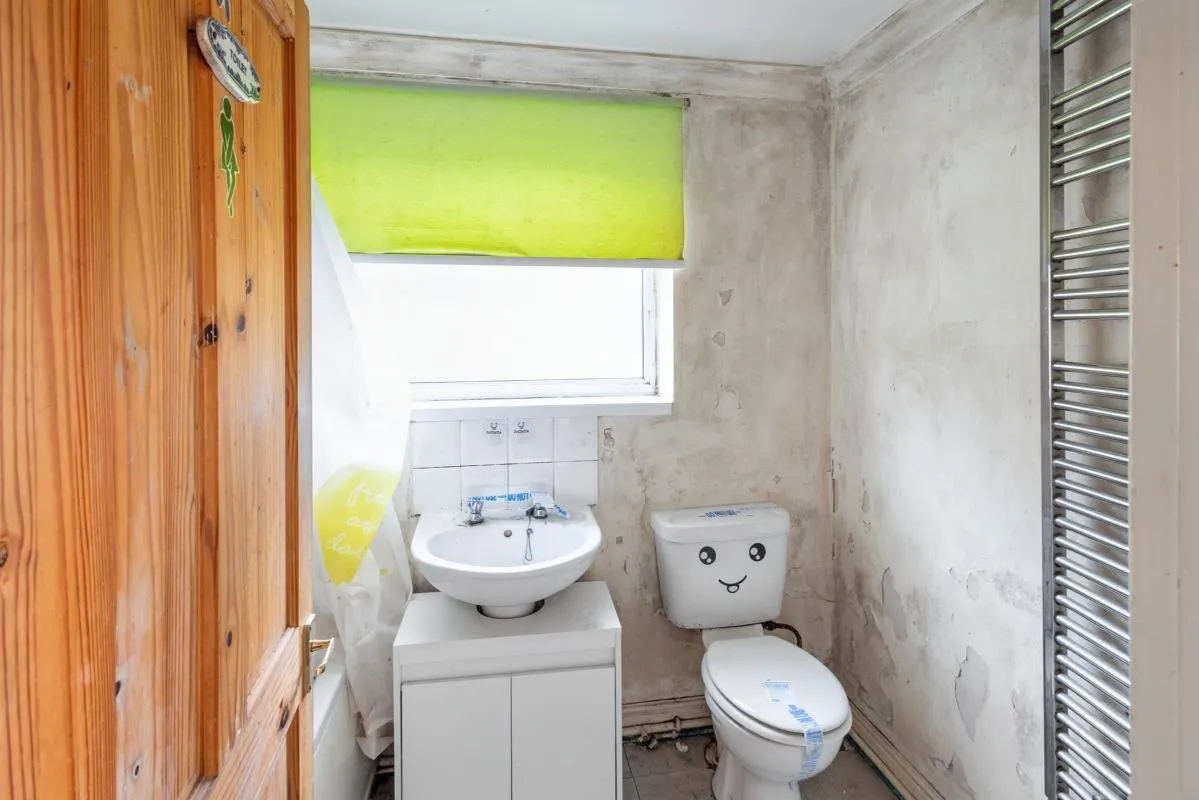 Grimsby, South Humberside, DN31 2NG - Online Auctions