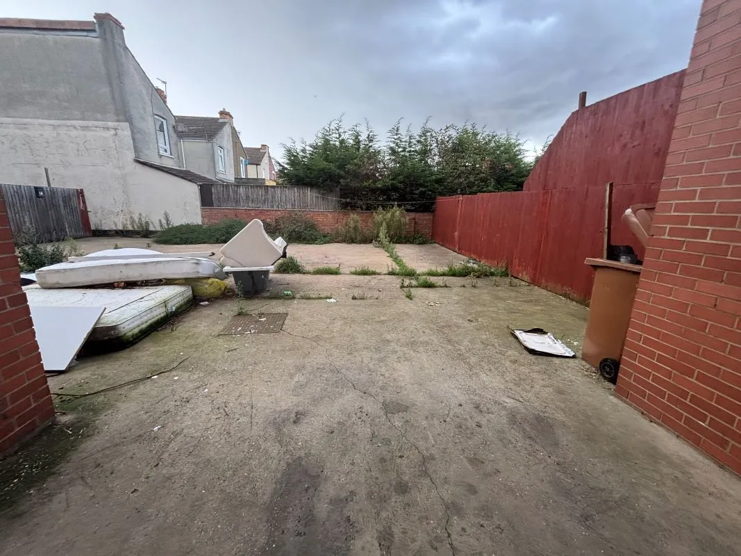 Grimsby, South Humberside, DN32 9NY - Online Auctions