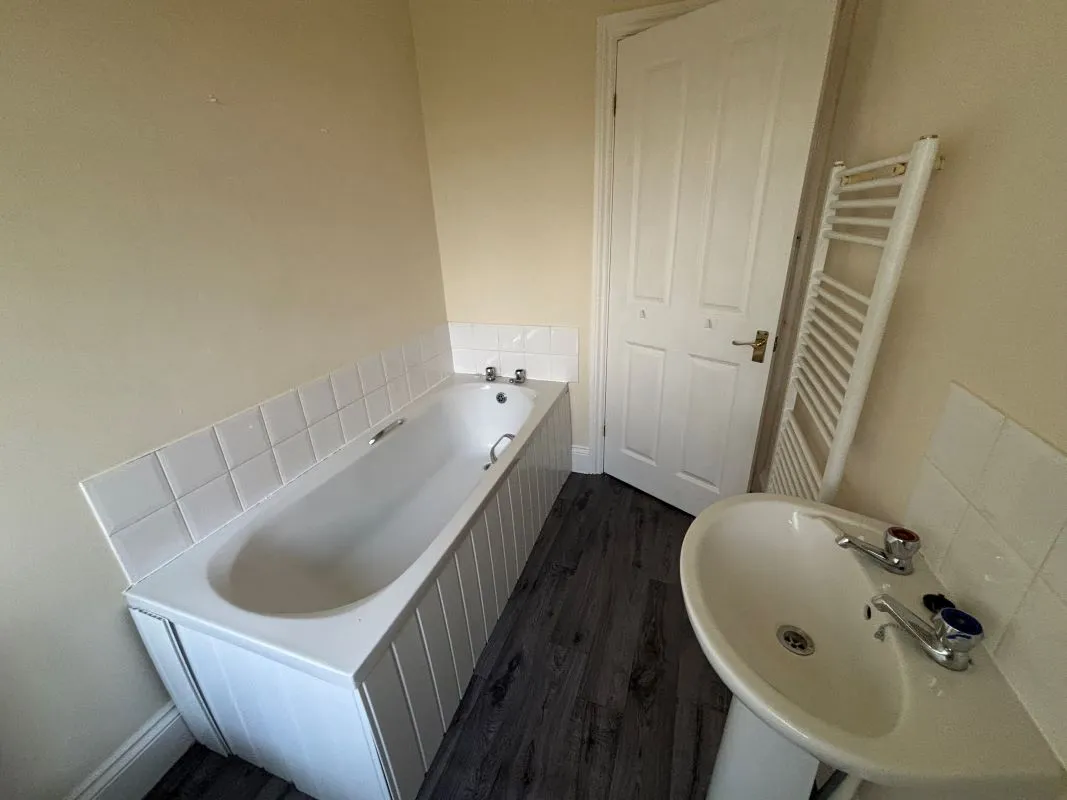 Grimsby, South Humberside, DN32 9NY - Online Auctions